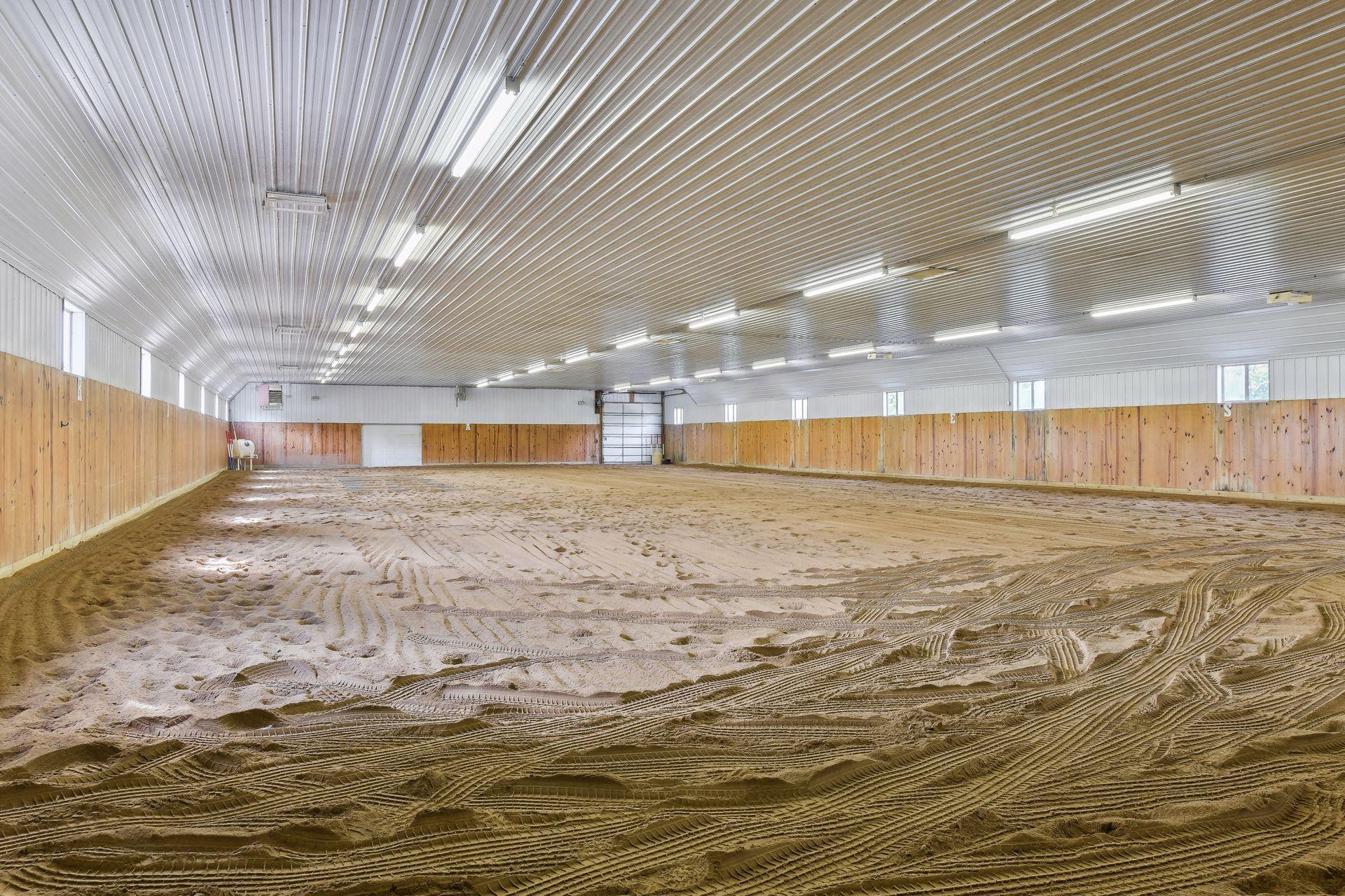 Spacious and heated indoor riding arena