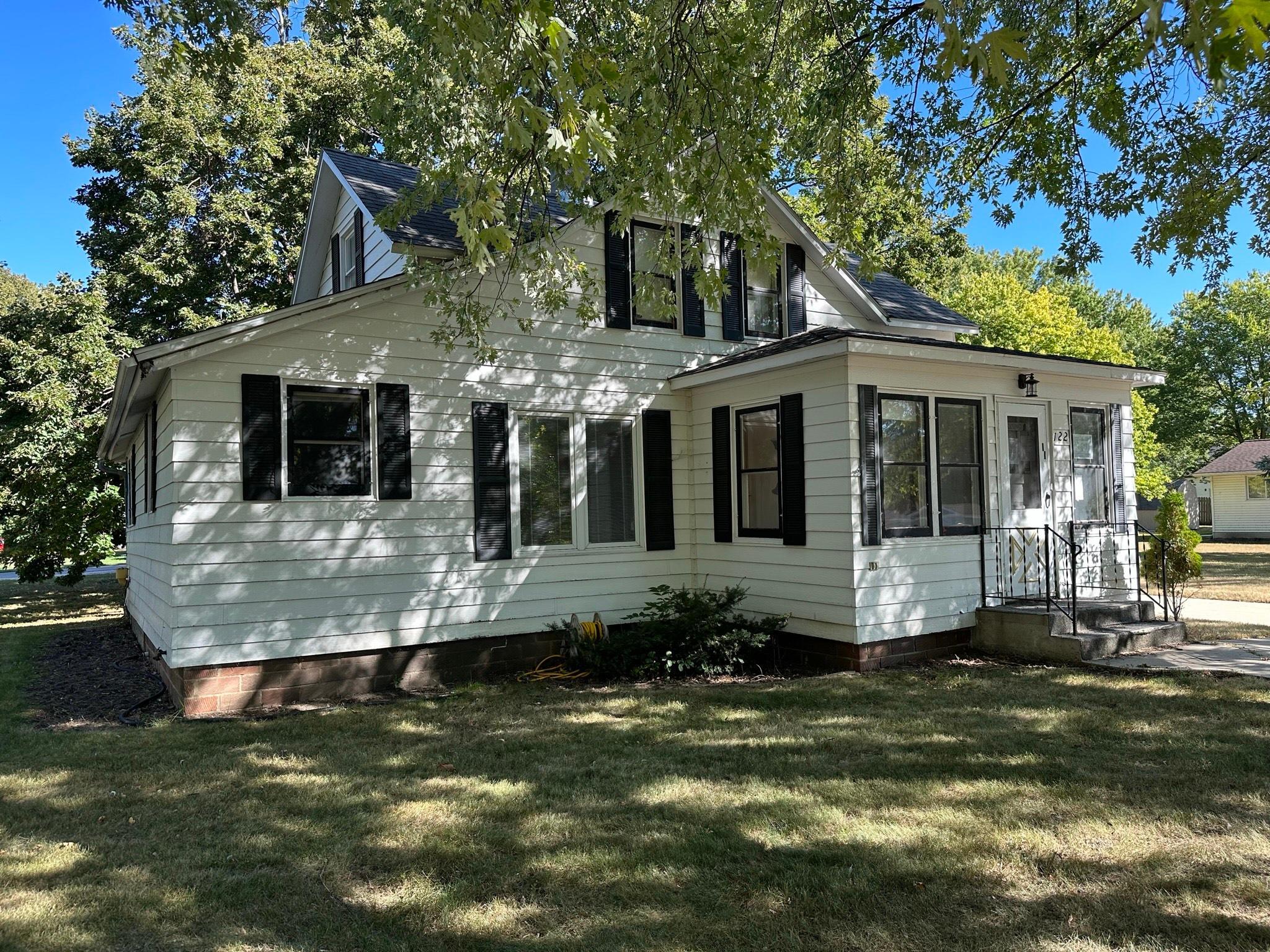 Welcome to 122 N Bruce St Ivanhoe!