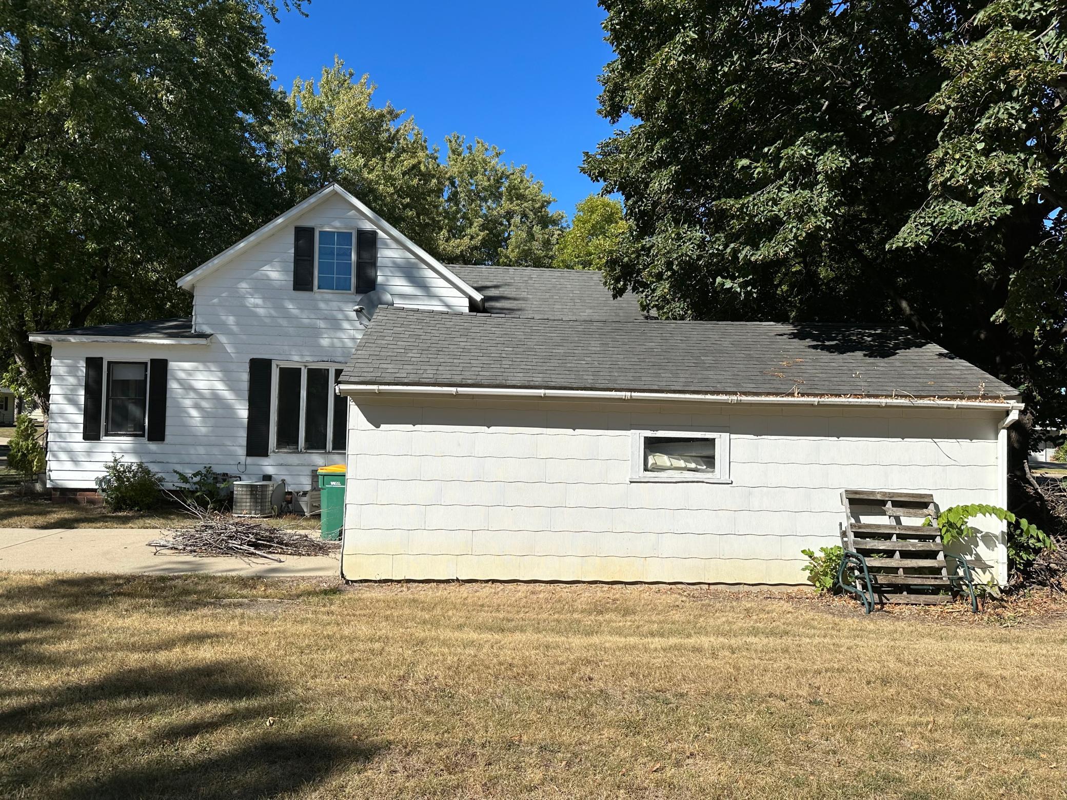 Charming Colonial style home with 1 car garage.