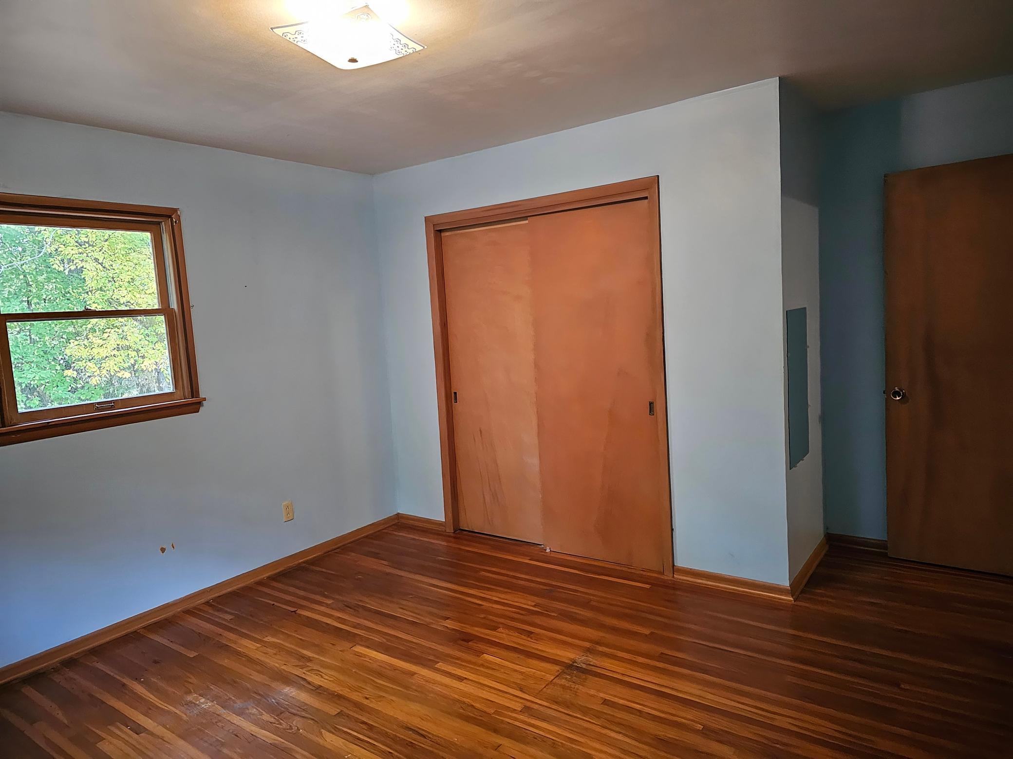Large closet in Corner Bedroom