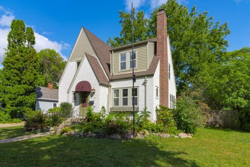 1048 Smith Avenue S, West Saint Paul, MN 55118