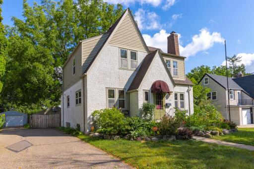 1048 Smith Avenue S, West Saint Paul, MN 55118