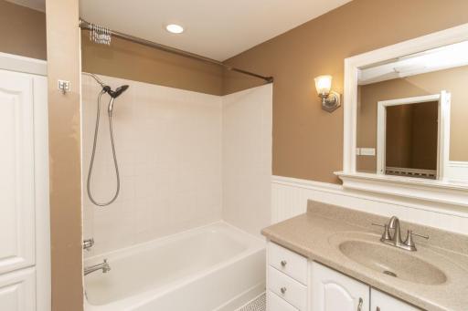 1048 Smith Avenue S, West Saint Paul, MN 55118