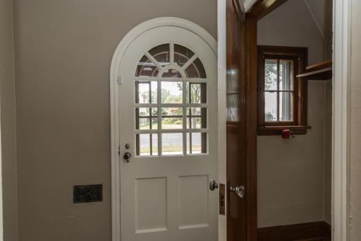 1048 Smith Avenue S, West Saint Paul, MN 55118