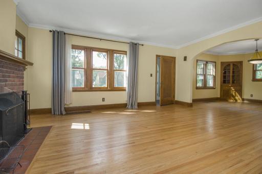 1048 Smith Avenue S, West Saint Paul, MN 55118