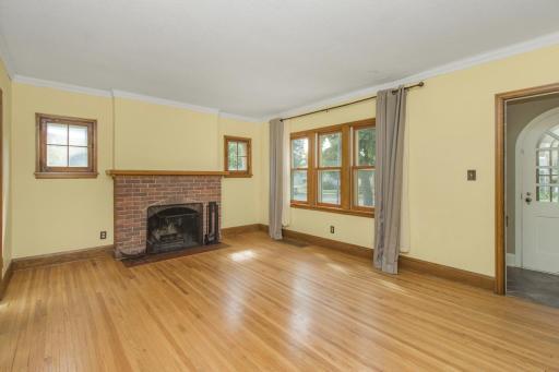 1048 Smith Avenue S, West Saint Paul, MN 55118