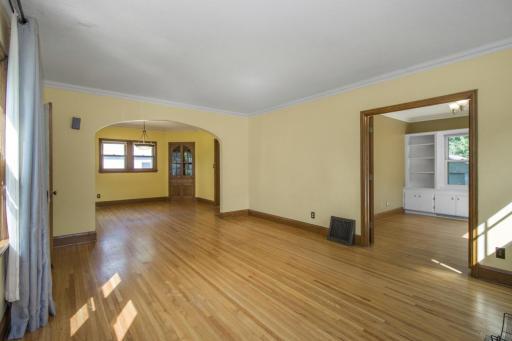 1048 Smith Avenue S, West Saint Paul, MN 55118