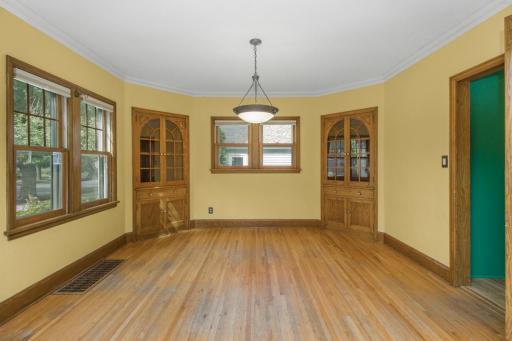 1048 Smith Avenue S, West Saint Paul, MN 55118