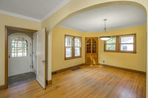 1048 Smith Avenue S, West Saint Paul, MN 55118