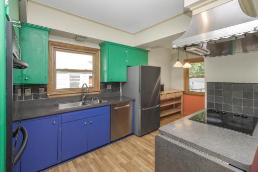 1048 Smith Avenue S, West Saint Paul, MN 55118