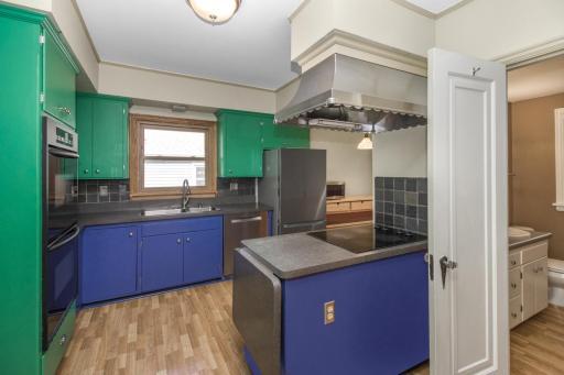 1048 Smith Avenue S, West Saint Paul, MN 55118