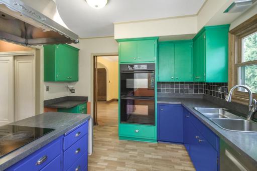 1048 Smith Avenue S, West Saint Paul, MN 55118