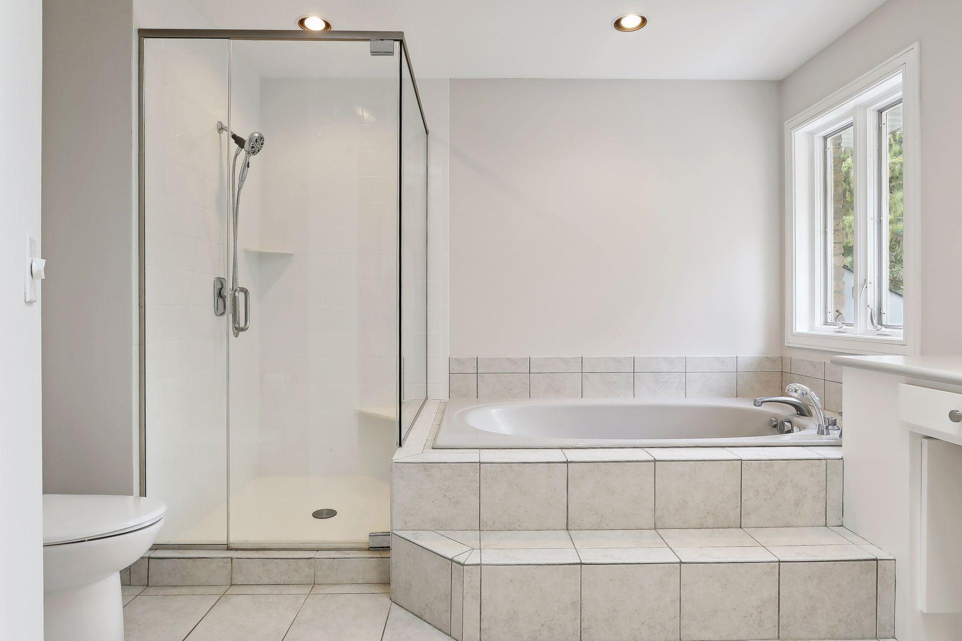 Primary bath seperate shower and tub