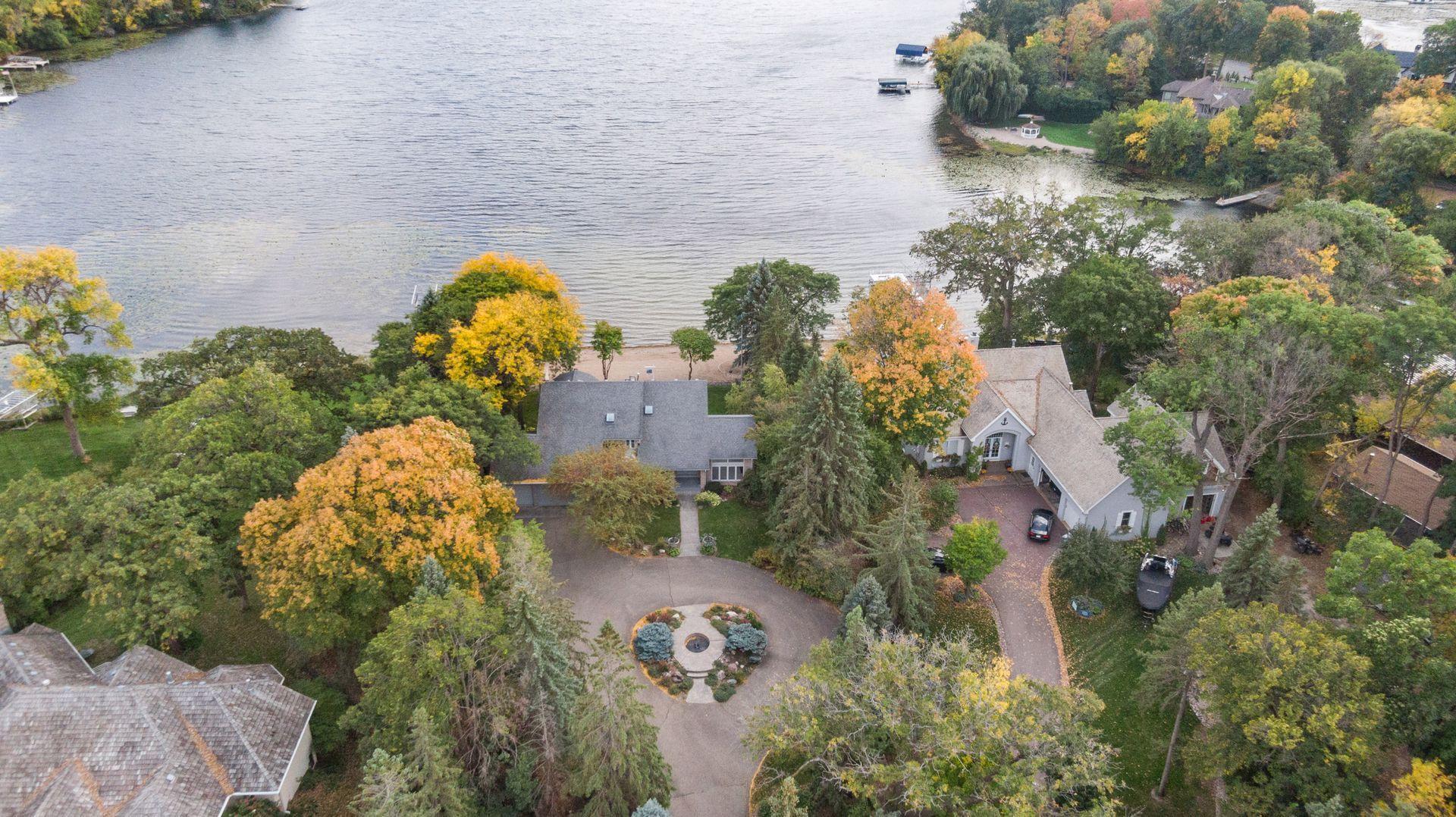 Incredible driveway and fountain