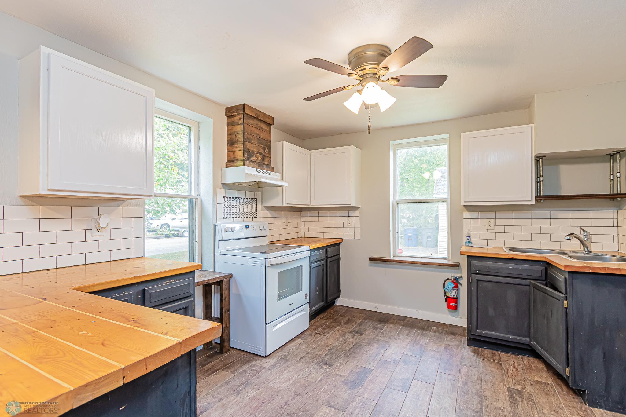 802 3rd St S, Moorhead, MN 56560-12.jpg