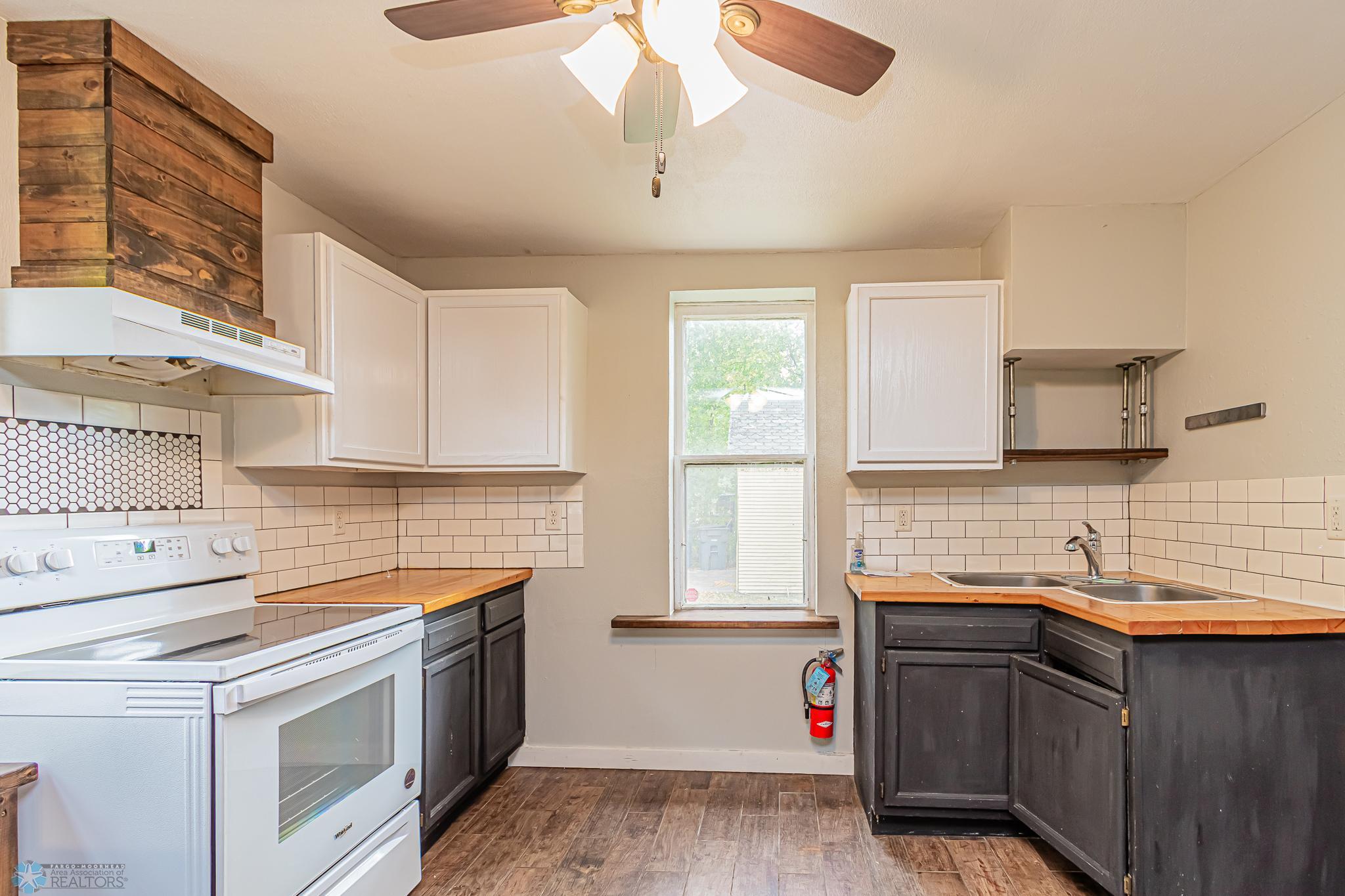 802 3rd St S, Moorhead, MN 56560-13.jpg