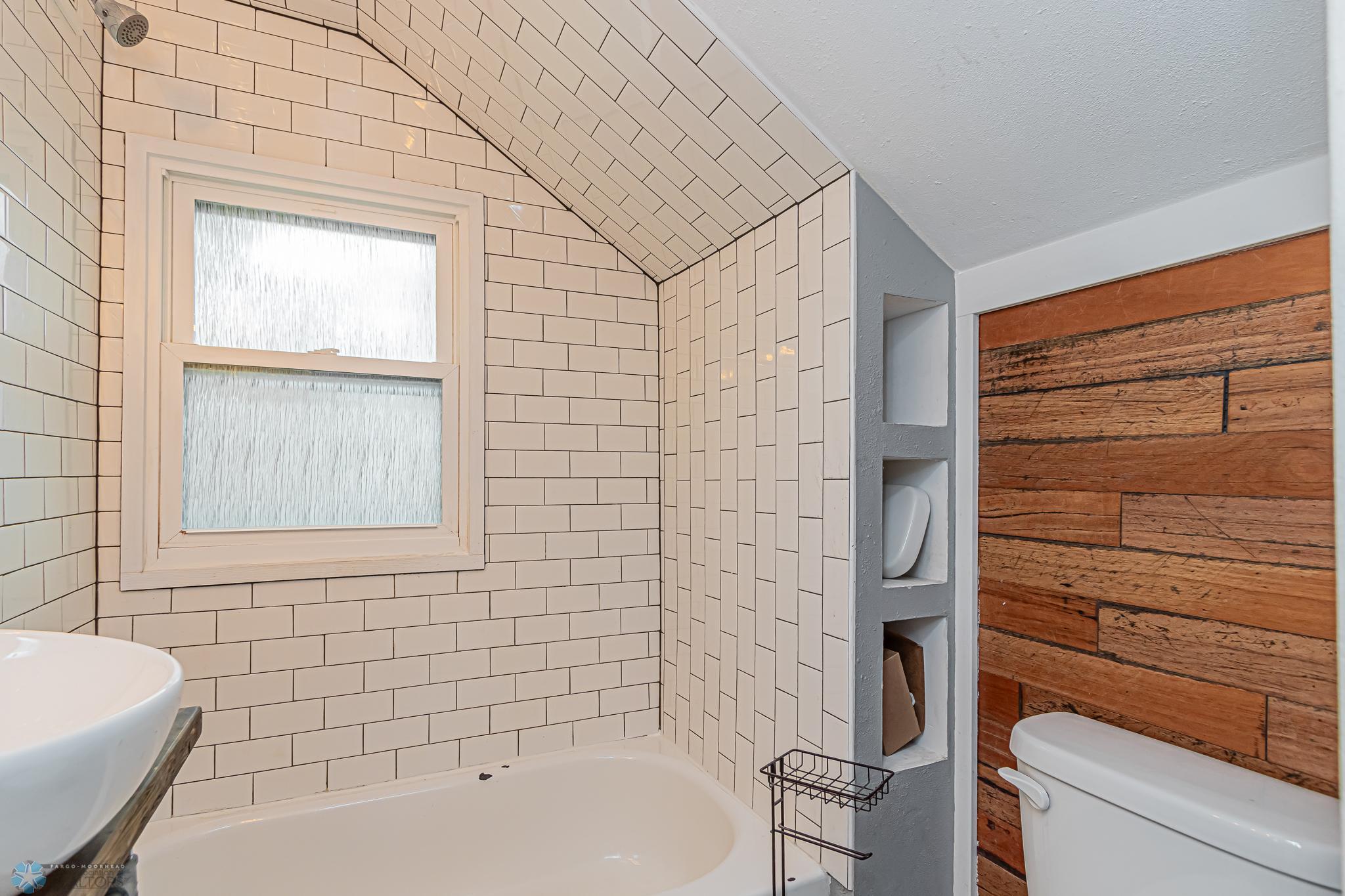 802 3rd St S, Moorhead, MN 56560-21.jpg