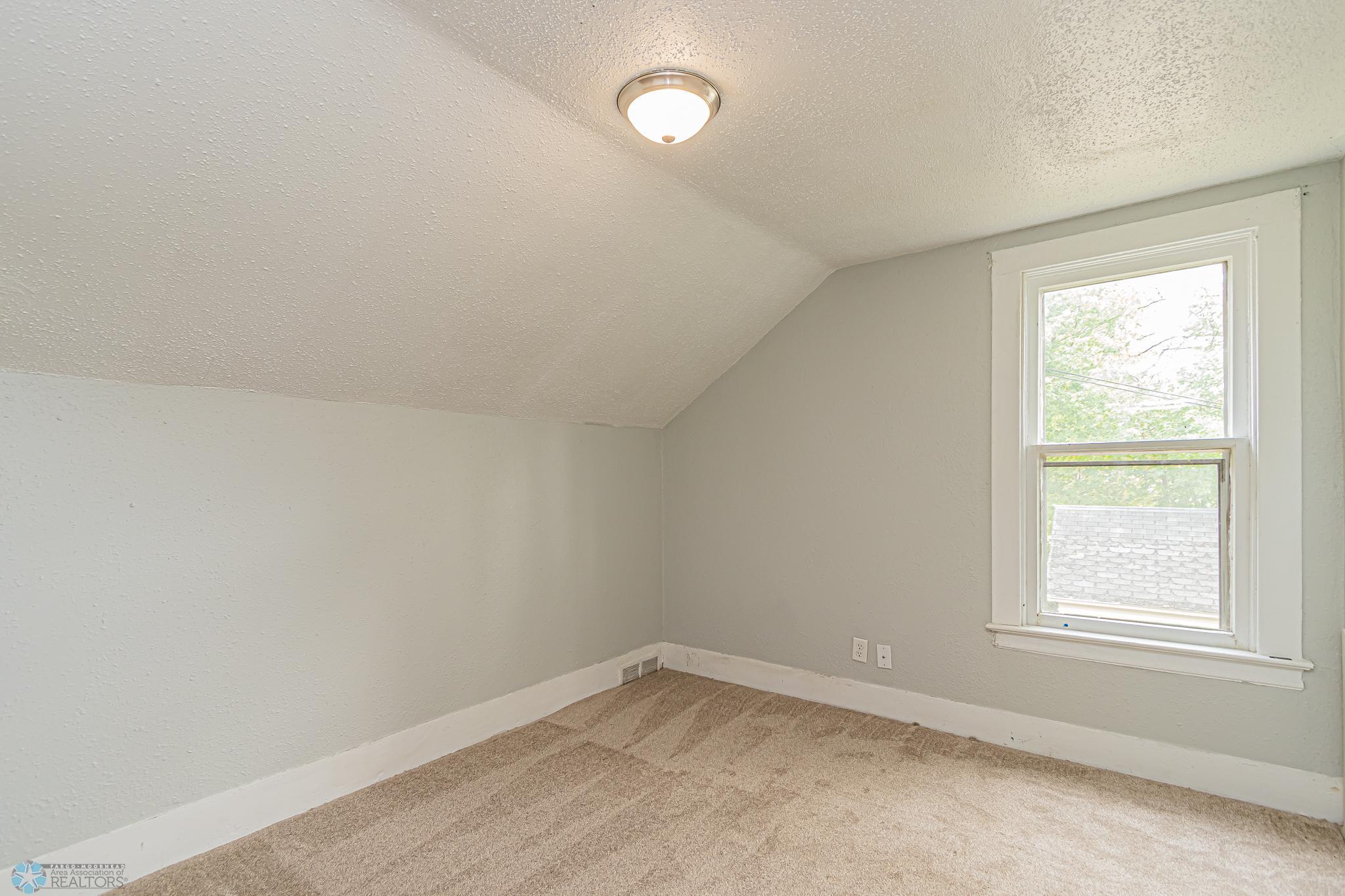 802 3rd St S, Moorhead, MN 56560-23.jpg