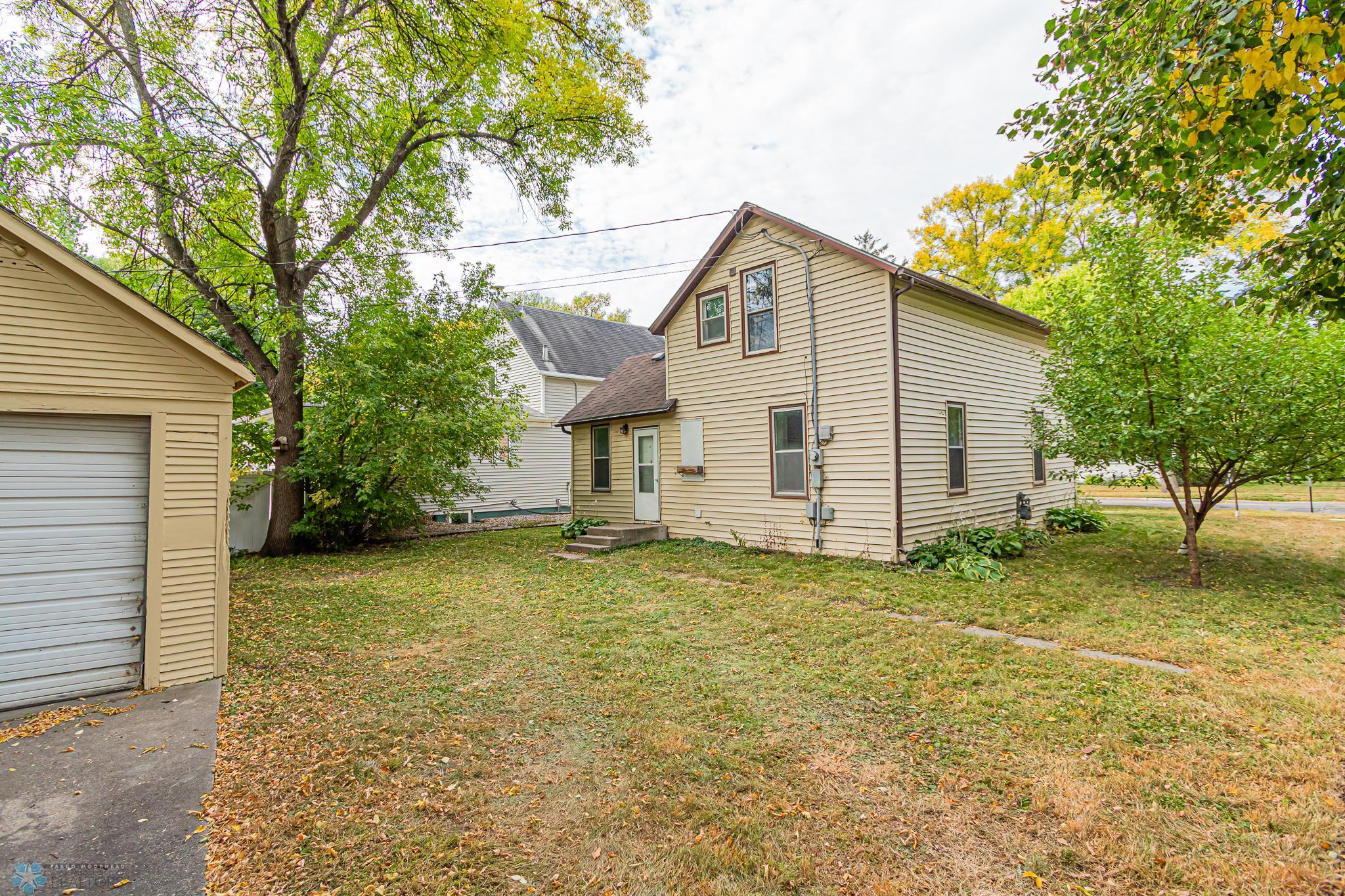 802 3rd St S, Moorhead, MN 56560-05.jpg