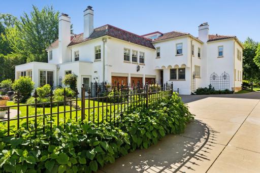 2029 Summit Avenue, Saint Paul, MN 55105