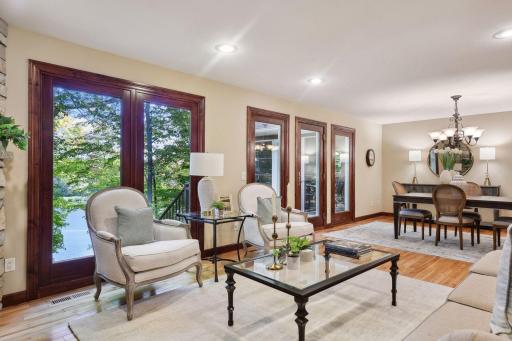 Amazing views of Hadley Lake thanks to the wall of floor-ceiling windows