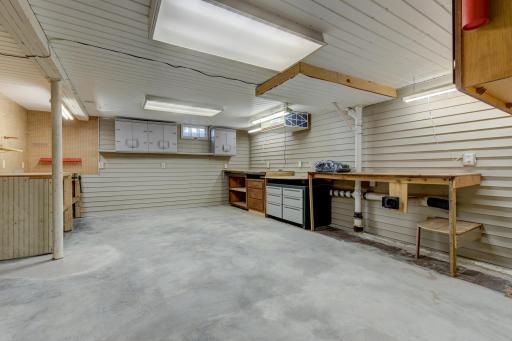 A great workshop space to work on all of your projects and repairs