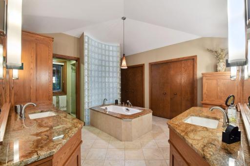200 Black Oaks Lane, Plymouth, MN 55391