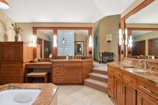200 Black Oaks Lane, Plymouth, MN 55391