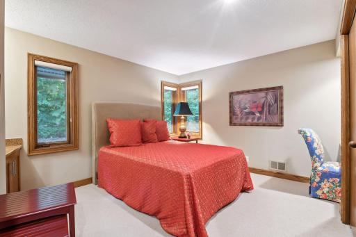 200 Black Oaks Lane, Plymouth, MN 55391