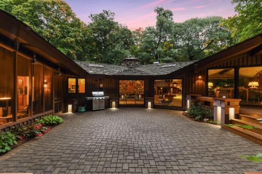 200 Black Oaks Lane, Plymouth, MN 55391
