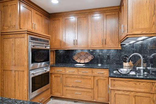200 Black Oaks Lane, Plymouth, MN 55391