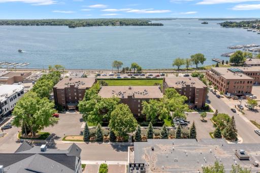 540 Indian Mound Street, 1B, Wayzata, MN 55391