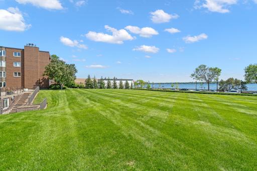 540 Indian Mound Street, 1B, Wayzata, MN 55391