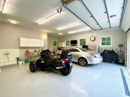 oversized newer garage, vaulted lounge above