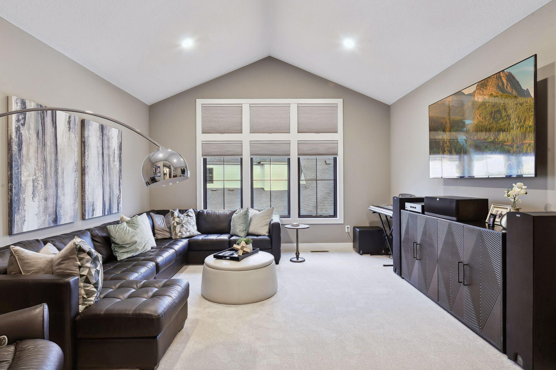 Bonus room up perfect for friends & family