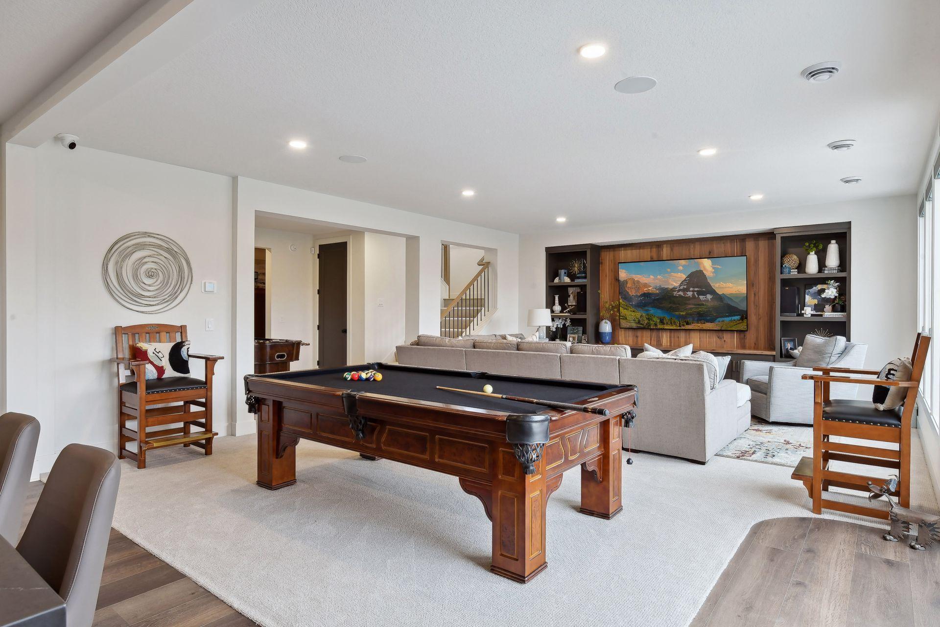 Pool, movies and....