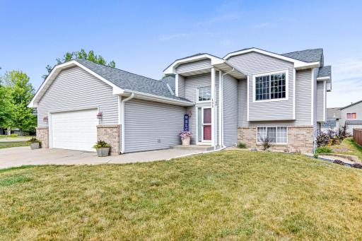 405 Lady Slipper Avenue NE, New Prague, MN 56071