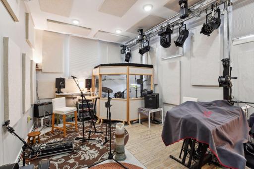 Soundproof music studio, with AC and heat