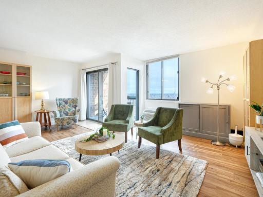Welcome to this lovely, bright top floor condo!