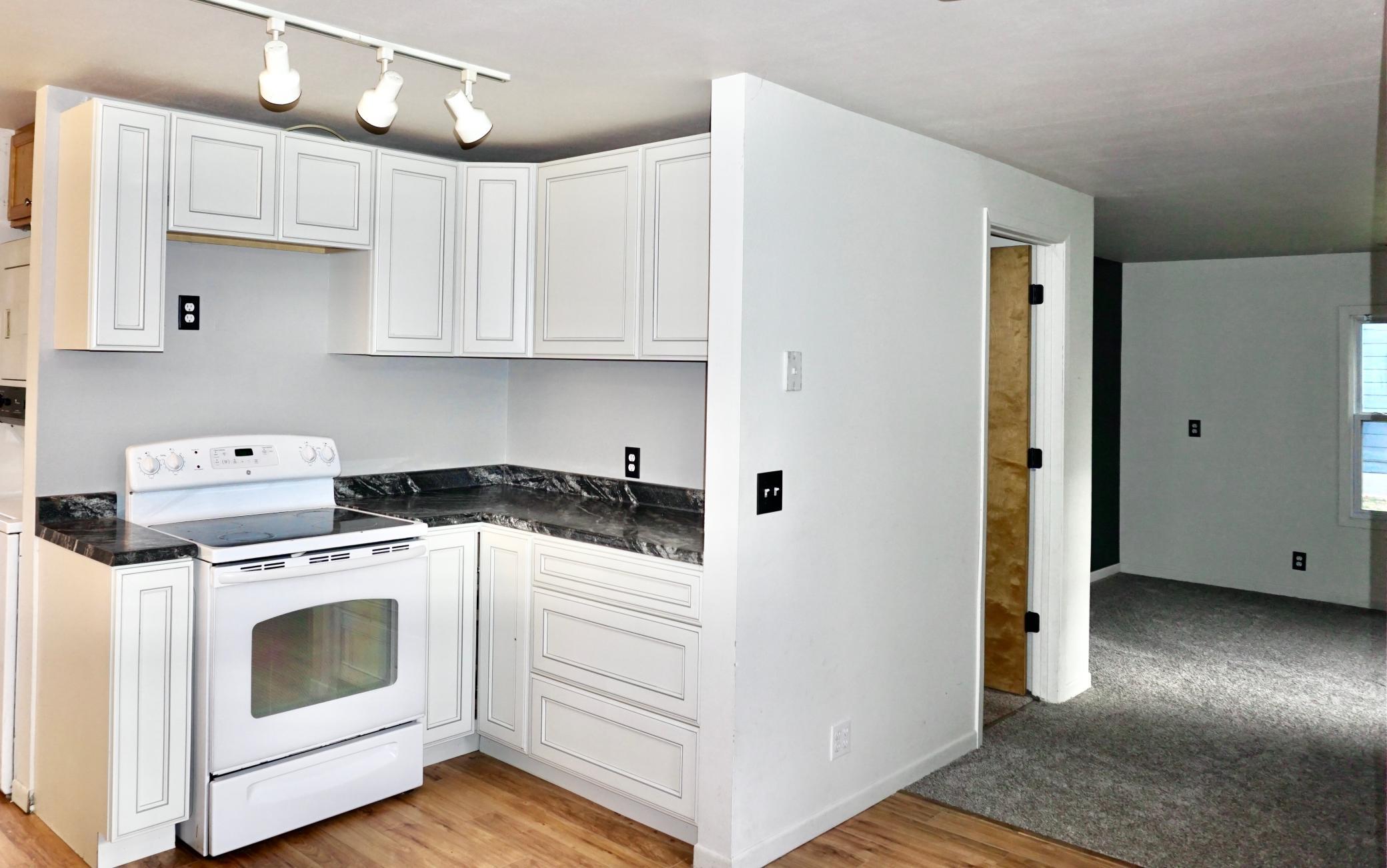 Kitchen_Lvrm .jpg