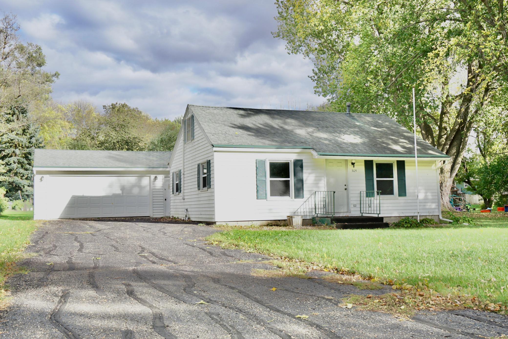 Front House_Garage .jpg