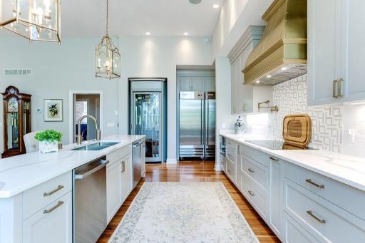 2205 Wildwood Drive, Shakopee, MN 55379