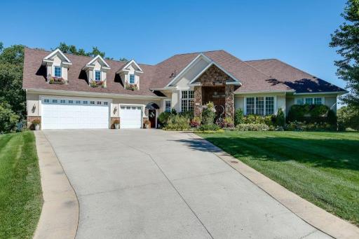 2205 Wildwood Drive, Shakopee, MN 55379