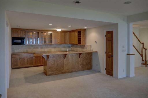Massive bar/kitchenette for lakeside entertaining