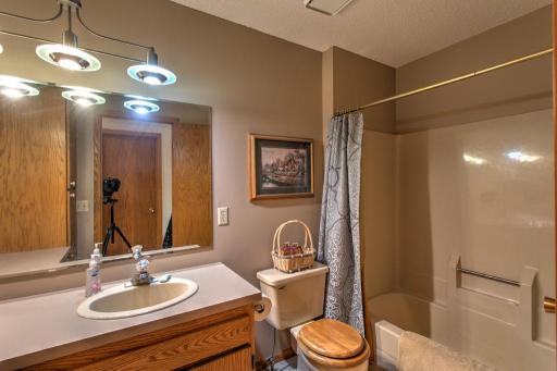 upper level full bath