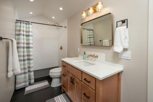 66-web-or-mls-75-Bathroom.jpg