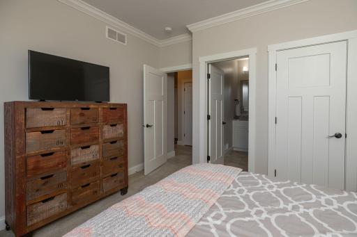 27-web-or-mls-44-Guest Bedroom.jpg