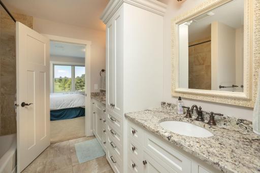 42-web-or-mls-58-Jack N Jill Bath.jpg