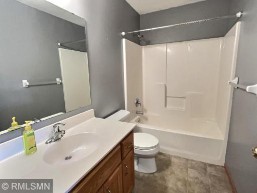 Upper level full bath is located near the 2 upper level bedrooms.