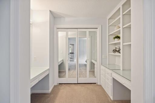 Extra area in 2nd bedroom.